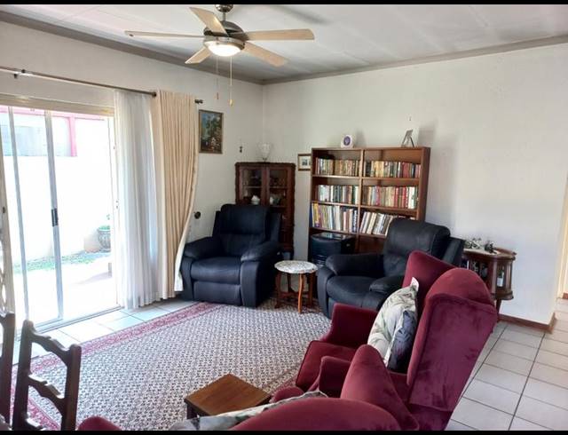 2 BEDROOM TOWNHOUSE FOR SALE IN WYCHWOOD